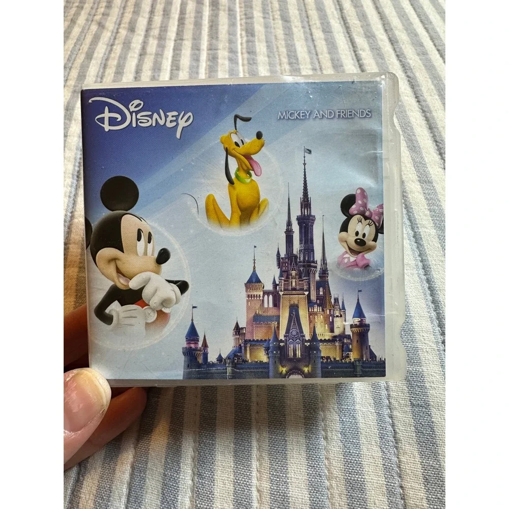Cricut‎ Disney Mickey and Friends Cartridge 2003585 50 Images with Handbook Case